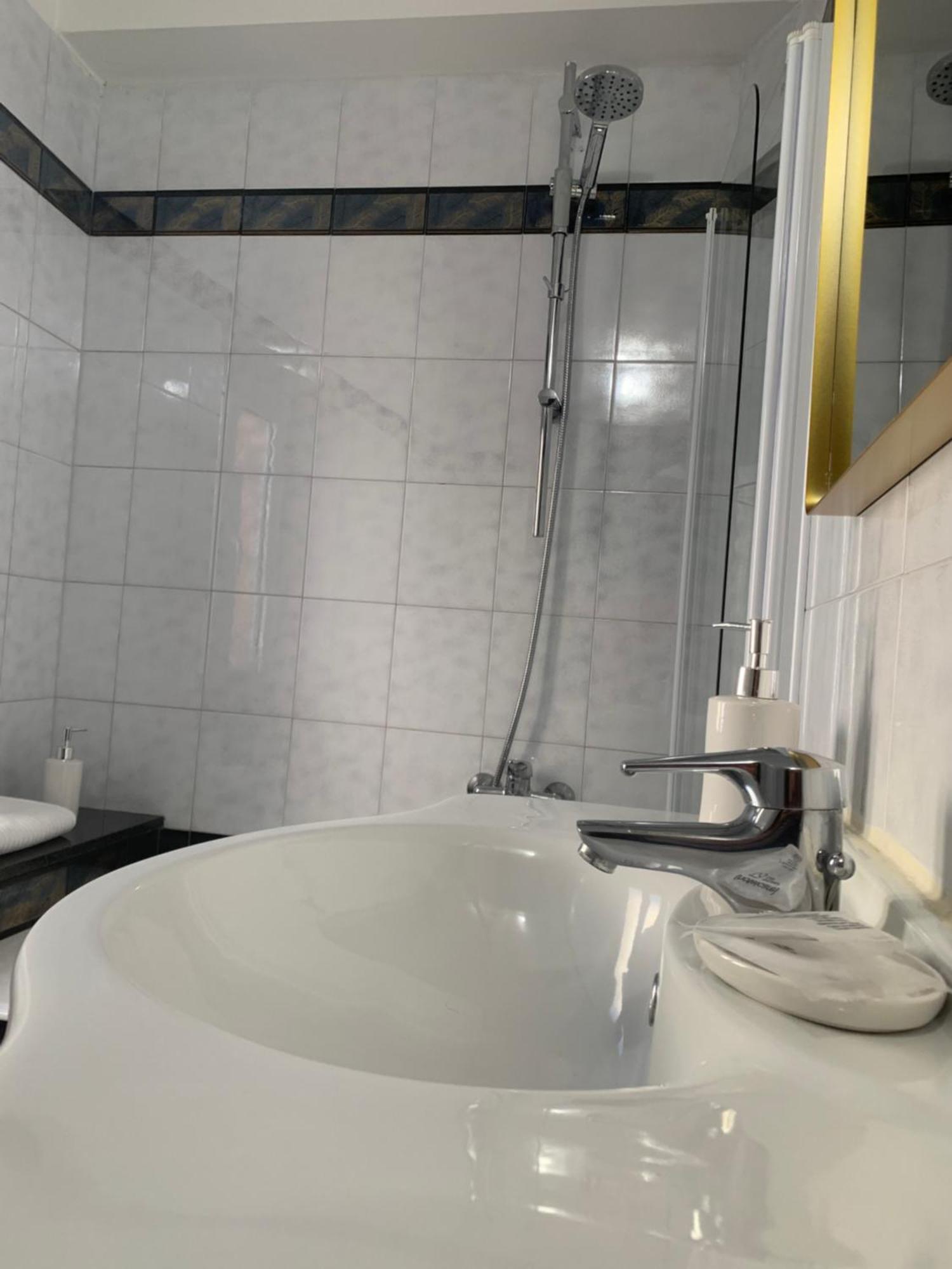 The First Colombo Brignole XX Settembre Apartment Genoa Luaran gambar