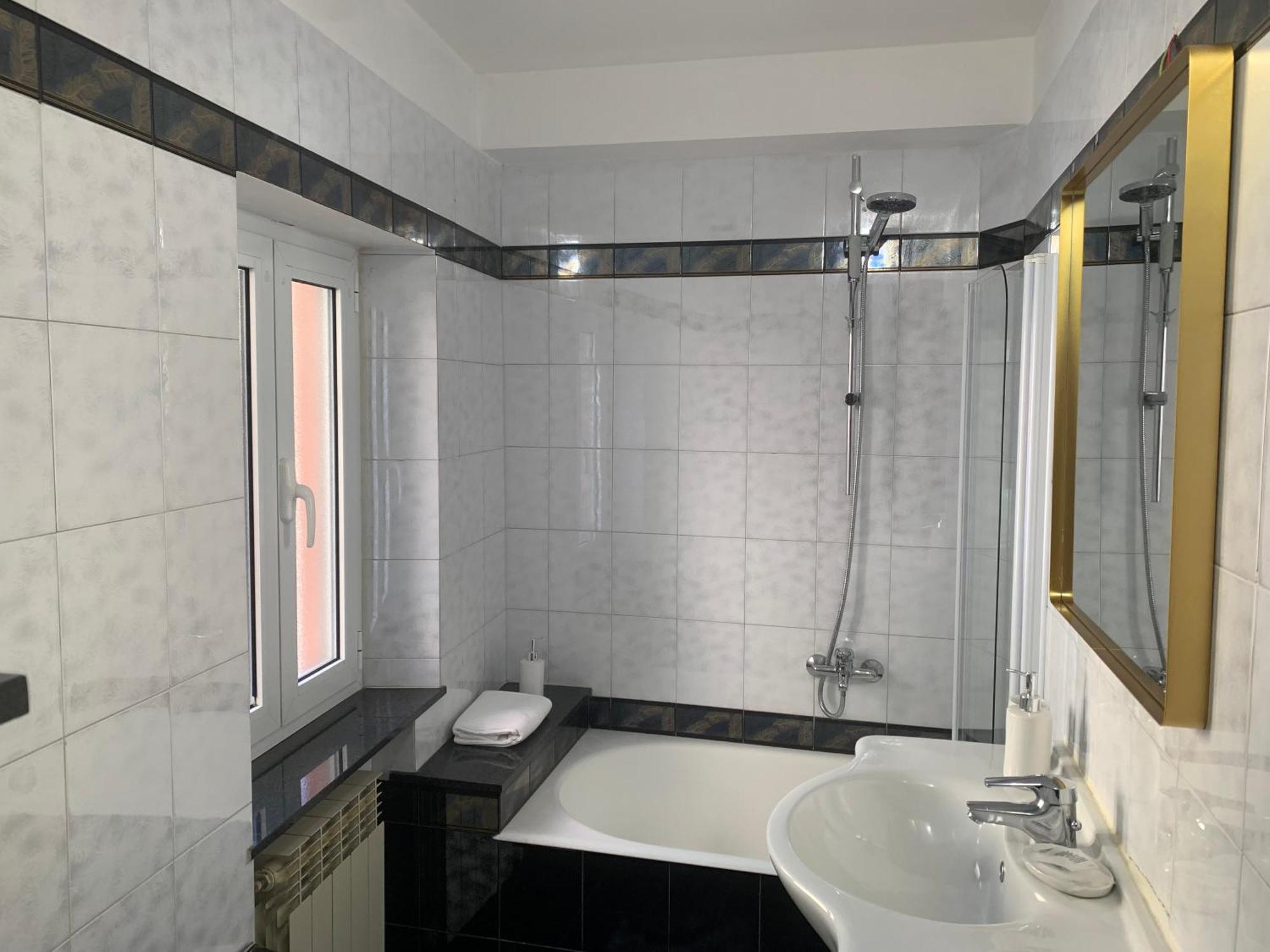 The First Colombo Brignole XX Settembre Apartment Genoa Luaran gambar
