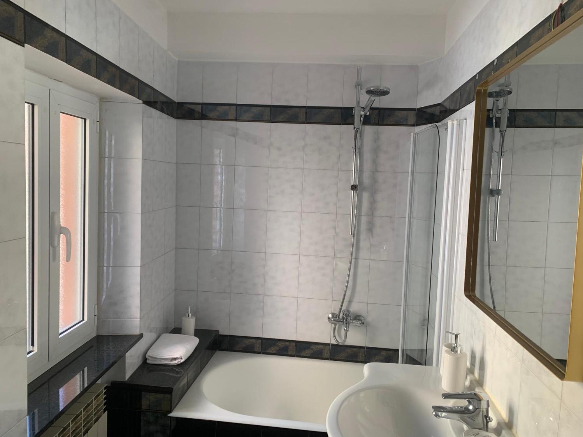 The First Colombo Brignole XX Settembre Apartment Genoa Luaran gambar