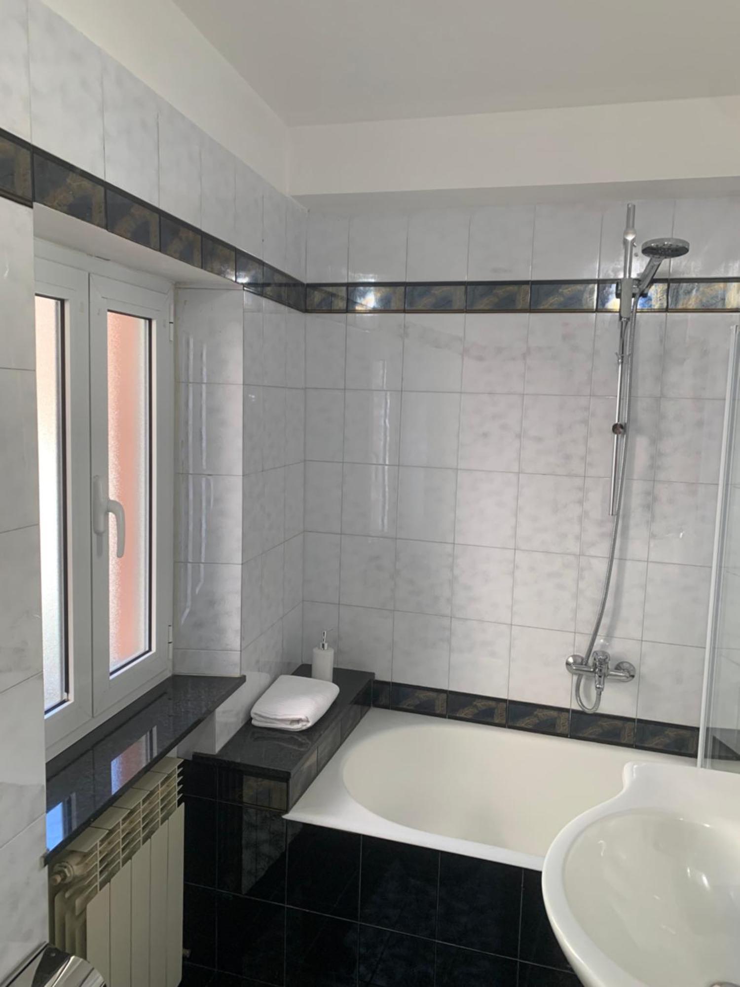 The First Colombo Brignole XX Settembre Apartment Genoa Luaran gambar